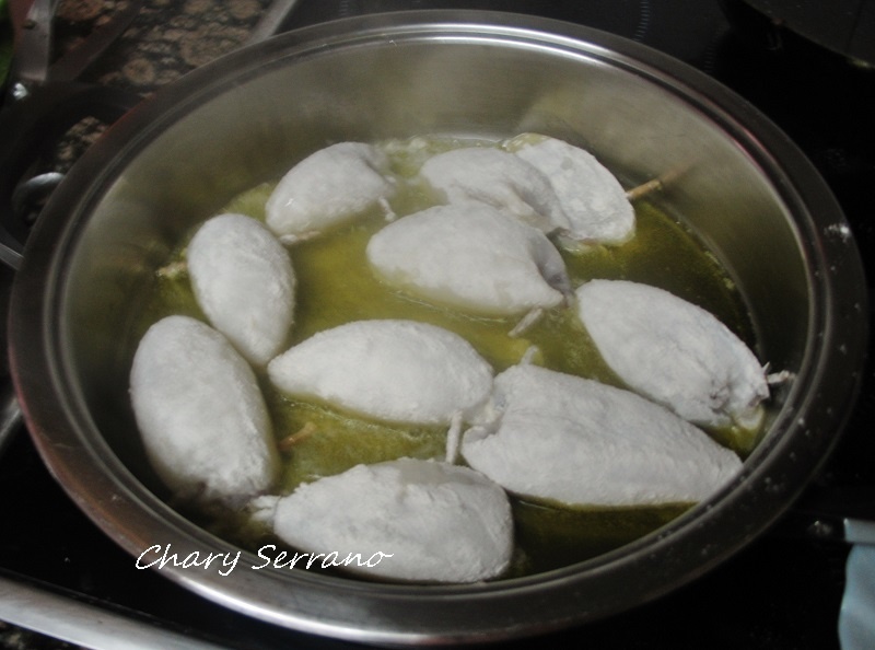 CHIPIRONES RELLENOS EN SALSA DE ALMENDRAS