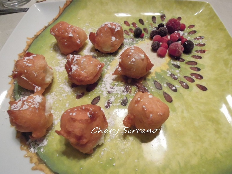 BUÑUELOS DE VIENTO RELLENOS DE CREMA Y CHOCOLATE