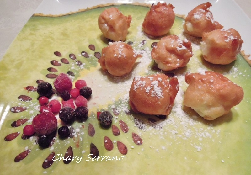 BUÑUELOS DE VIENTO RELLENOS DE CREMA Y CHOCOLATE