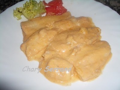 FILETES DE MERLUZA CON SALSA DE PIMIENTO ROJO