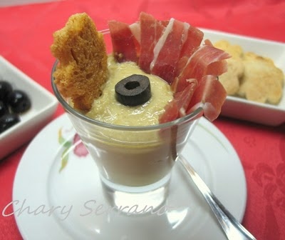 VASITOS DE SALMOREJO DE ESPÁRRAGOS Y HUEVO, CON JAMÓN