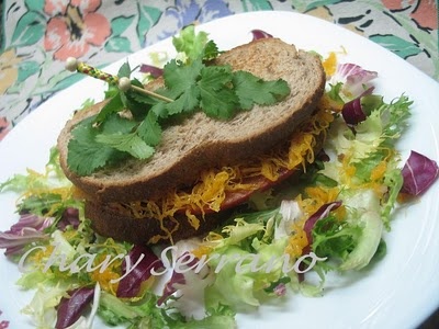 SANDWICH DE PAVO, BACON Y HUEVO HILADO