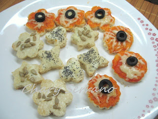 CANAPÉS AL ROQUEFORT Y AL ENMENTAL