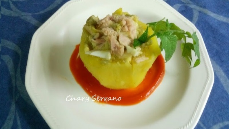 PATATA RELLENA DE AGUACATE Y ATÚN