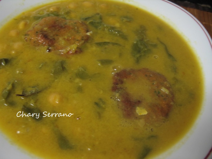 Potaje de bacalao con tortillitas
