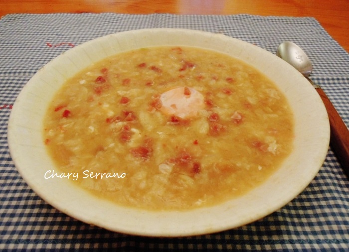 Sopa de ajo con jamón serrano