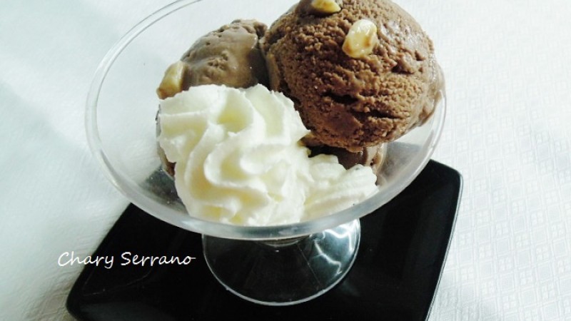 HELADO DE CHOCOLATE CON NUECES