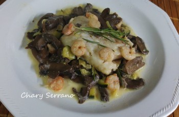 MERLUZA CON BOLETUS Y GAMBAS