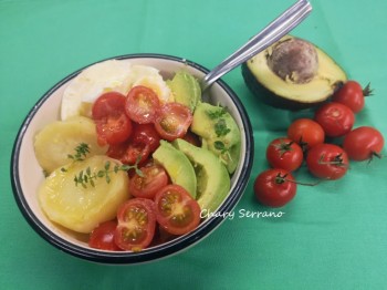 BUDDHA BOWL, con aguacate, patata y cherrys