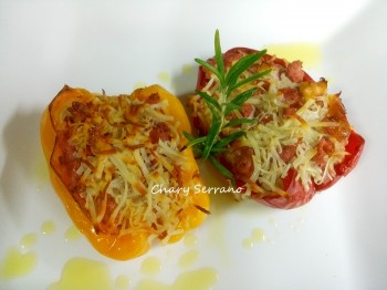 PIMIENTOS RELLENOS DE PAVO, POLLO Y QUESO