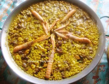PAELLA CON CIGALAS, MAR Y TIERRA