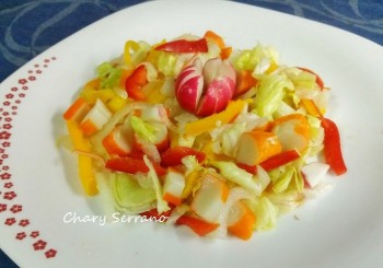 ENSALADA DE RABANITOS, PIMIENTOS Y CANGREJO