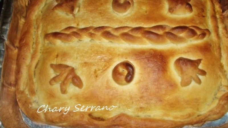 EMPANADA DE CARNE, HUEVO DURO Y TOMATE