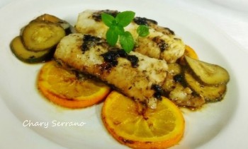 LOMOS DE MERLUZA CON CALABACÍN, AJO NEGRO Y NARANJA