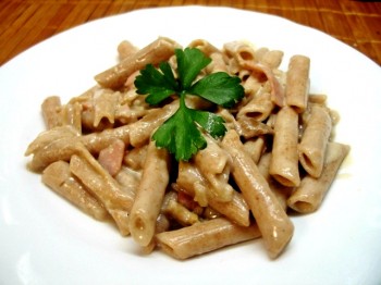 MACARRONES INTEGRALES DE ESPELTA, CON CHAMPIÑONES Y YORK