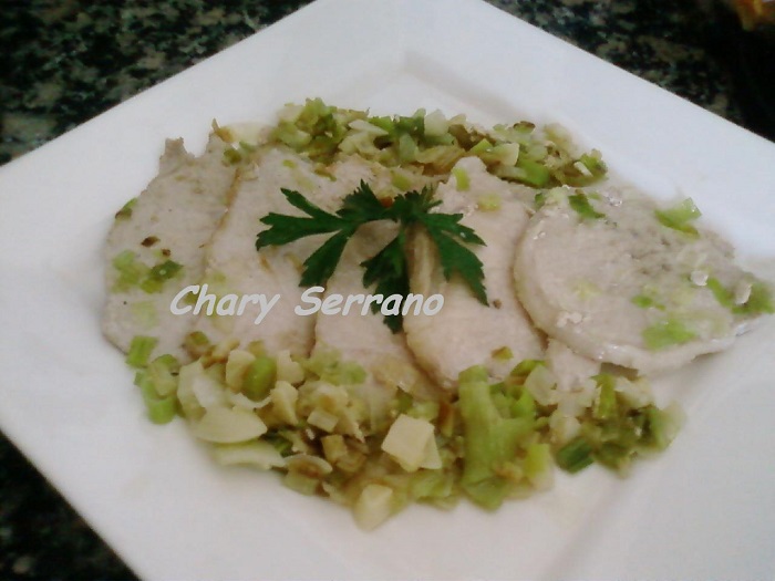 Filetes de lomo con puerro y calabacín