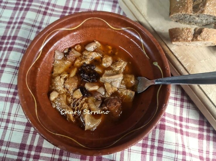 Callos de ternera con manitas de cerdo