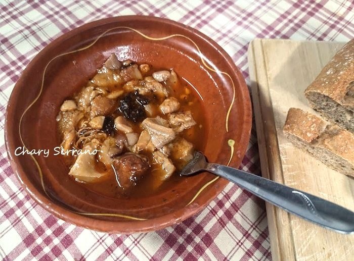 Callos de ternera con manitas de cerdo, chorizo y morcilla