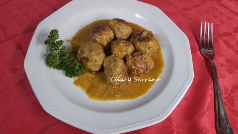 Albóndigas de pollo en salsa de hortalizas