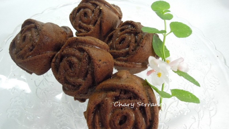 Bizcochitos de chocolate y naranja en forma de rosa
