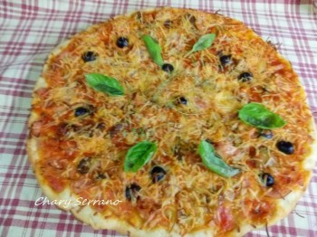 PIZZA CON CHAMPIÑONES Y PAVO, con hierbas, aceitunas y AOVE