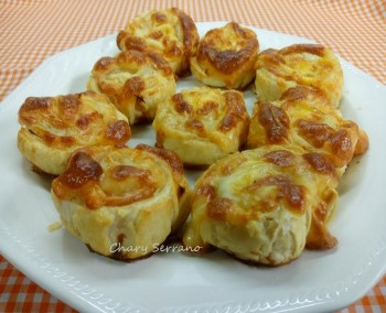 HOJALDRITOS DE PAVO Y QUESOS