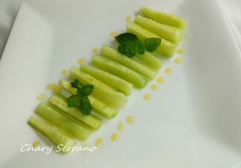 PEPINO CON HIERBABUENA Y MIEL