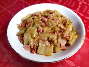 Pencas de acelgas a la Navarra, con jamón