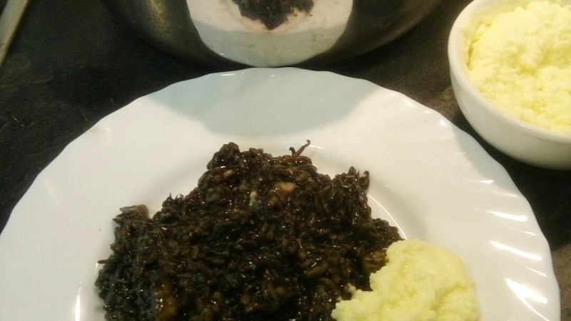 ARROZ NEGRO CON SEPIA, GAMBAS Y ALIOLI