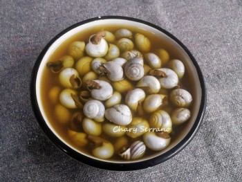 CARACOLES CHICOS Y CABRILLAS EN CALDO