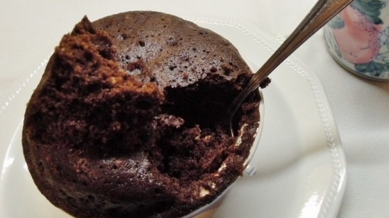 BROWNIE DE CHOCOLATE CON NUECES EN TAZA (Mug Cake)