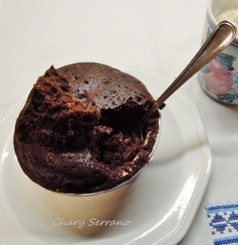 BROWNIE DE CHOCOLATE CON NUECES EN TAZA (Mug Cake)