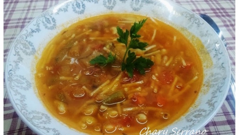 SOPA DE VERDURAS CON PASTA Y BACON AHUMADO