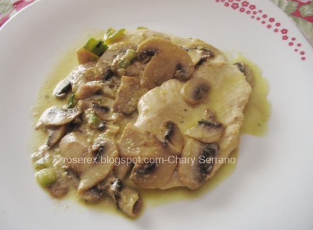 pechuga pollo con champiñones, apio y yogur