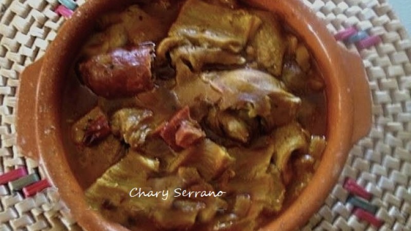 Guiso de callos y patas de ternera con morros de cerdo
