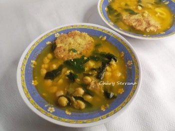 POTAJE DE GARBANZOS Y BACALAO CON  TORTILLITAS