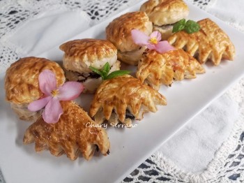 BOCADITOS DE HOJALDRE CON  RELLENO DE CHOCOLATE, DÁTILES Y ALMENDRAS