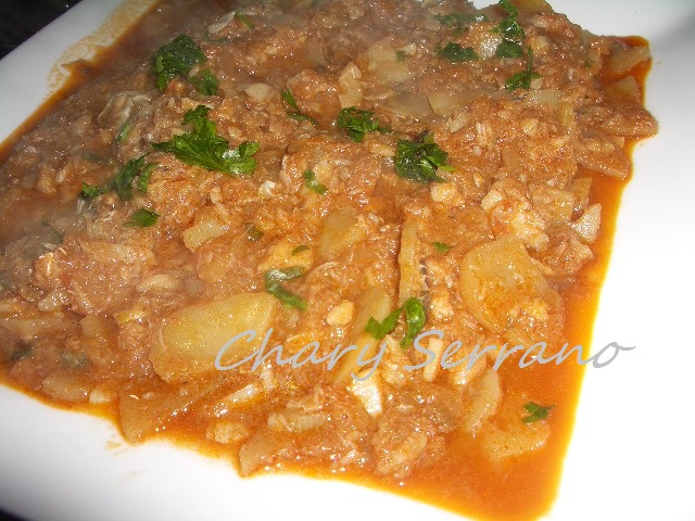 Patatas caldosas en ajopollo con almendras