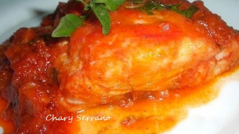 BACALAO EN SALSA DE TOMATE, CEBOLLA Y ALBAHACA
