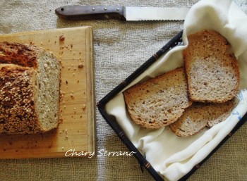 PAN CON HARINA INTEGRAL Y SEMILLAS