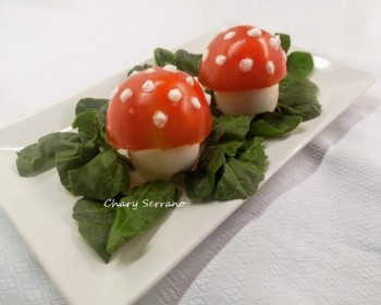 SETITAS DE HUEVOS DUROS Y TOMATE