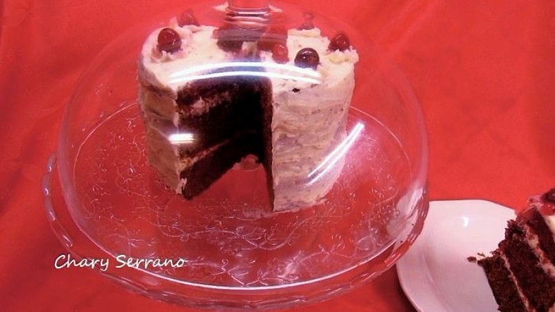 TARTA RED VELVET CON FRUTAS ROJAS