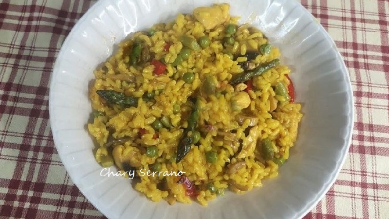 ARROZ DE CERDO Y POLLO CON ESPÁRRAGOS