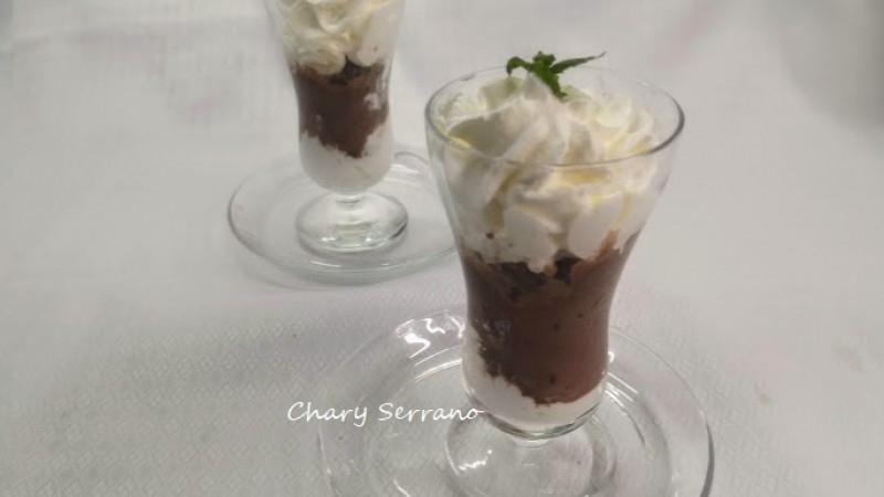 Copa crema de chocolate y nata sin azúcar
