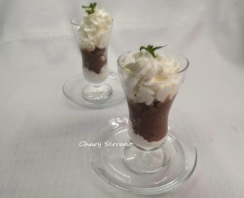 Copa crema de chocolate y nata sin azúcar