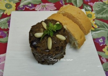 MORCILLA VEGANA DE BERENJENAS, AJO NEGRO Y PIÑONES