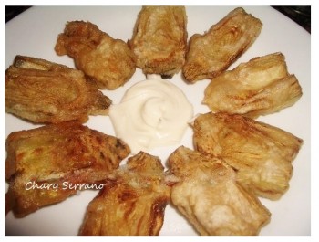Alcachofas rebozadas con cerveza y salsa alioli (sin huevo)