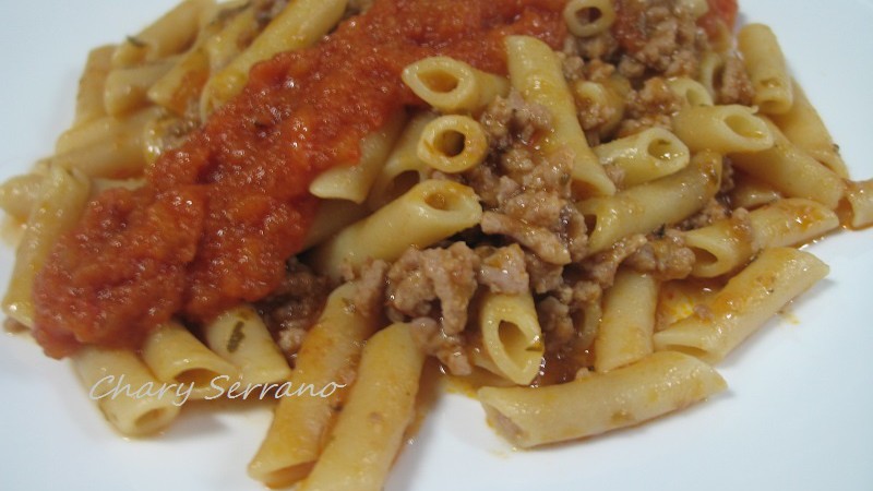 MACARRONES CON CARNE Y TOMATE