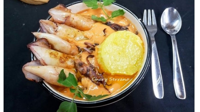 Chipirones con salmorejo cordobés y patata