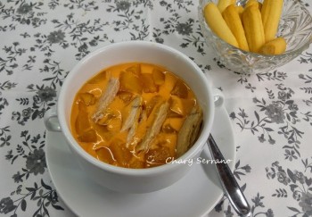 Salmorejo de tomate y melocotón con melva
